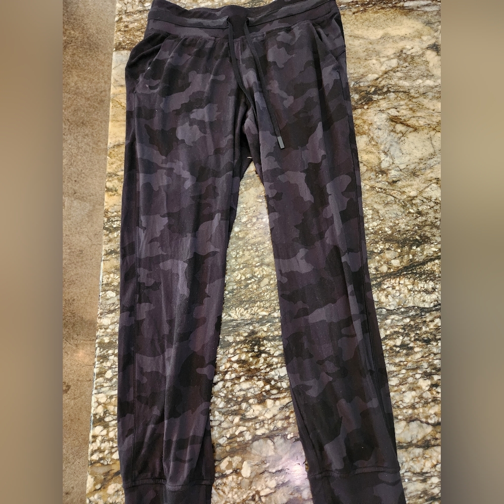 lululemon athletica Black Camo Pants - Picture 1 of 1